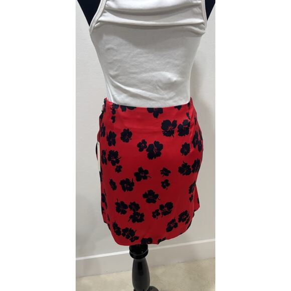 NWT Capulet Mini Wrap Skirt Red with Blue Flowers Size S - Picture 4 of 8
